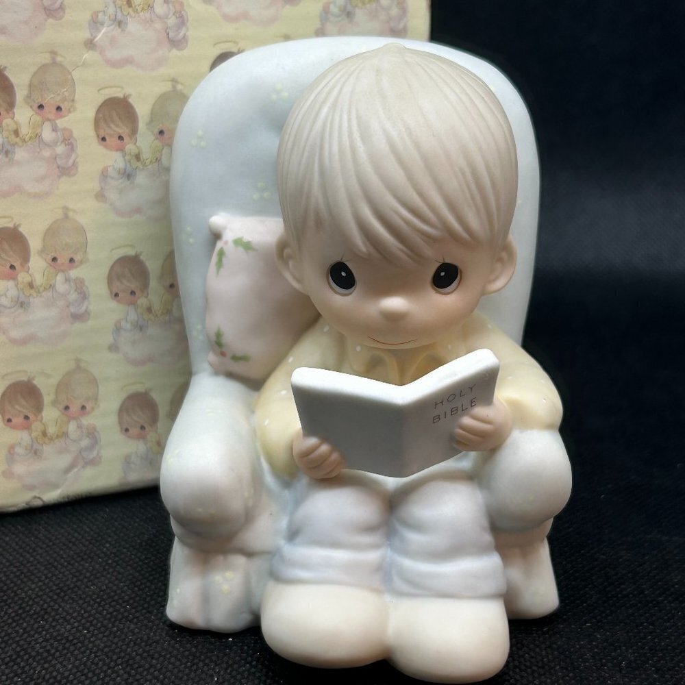 Precious Moments “The story of God’s Love”  Christmas Scene figurine